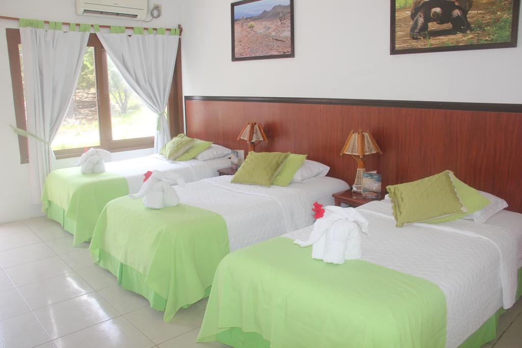Hostal La Gran Tortuga Puerto Villamil Exterior photo